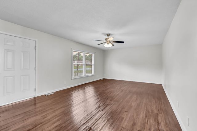 809 Margret Dr, Clarksville, TN 37042