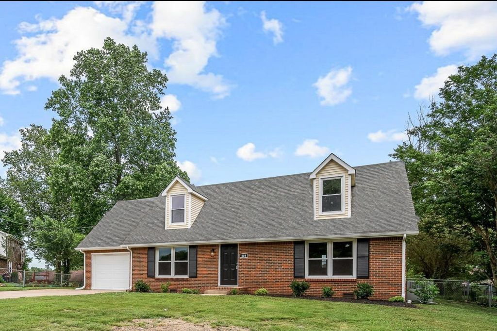 809 Margret Dr, Clarksville, TN 37042
