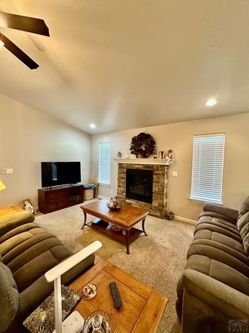 2321 Meadowlark Ln, Pueblo, CO 81008