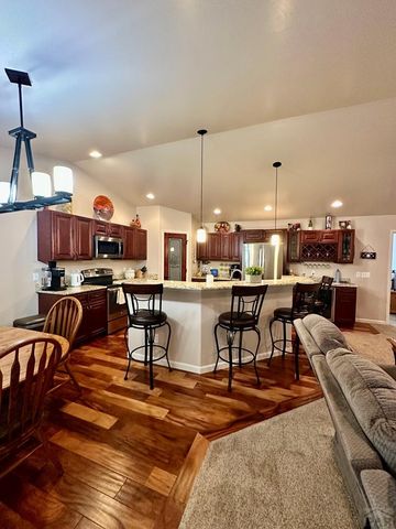 2321 Meadowlark Ln, Pueblo, CO 81008