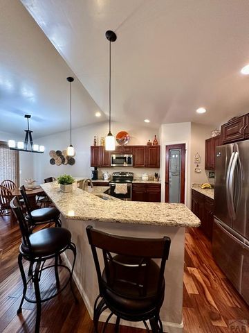 2321 Meadowlark Ln, Pueblo, CO 81008