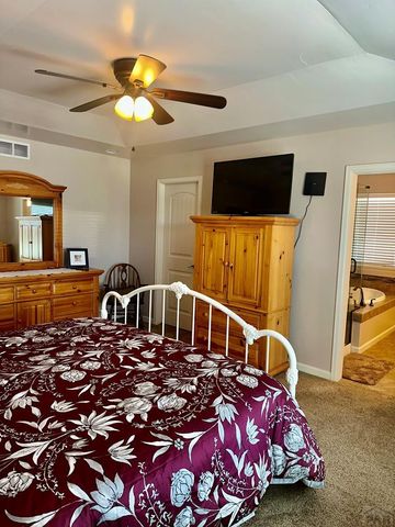 2321 Meadowlark Ln, Pueblo, CO 81008