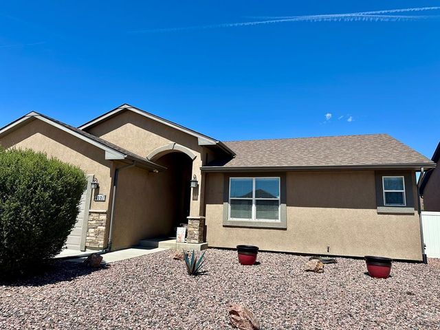 2321 Meadowlark Ln, Pueblo, CO 81008