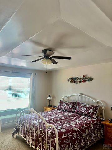 2321 Meadowlark Ln, Pueblo, CO 81008