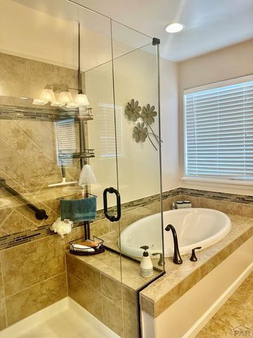 2321 Meadowlark Ln, Pueblo, CO 81008