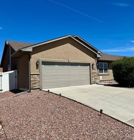 2321 Meadowlark Ln, Pueblo, CO 81008