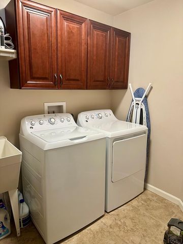 2321 Meadowlark Ln, Pueblo, CO 81008