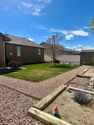 2321 Meadowlark Ln, Pueblo, CO 81008