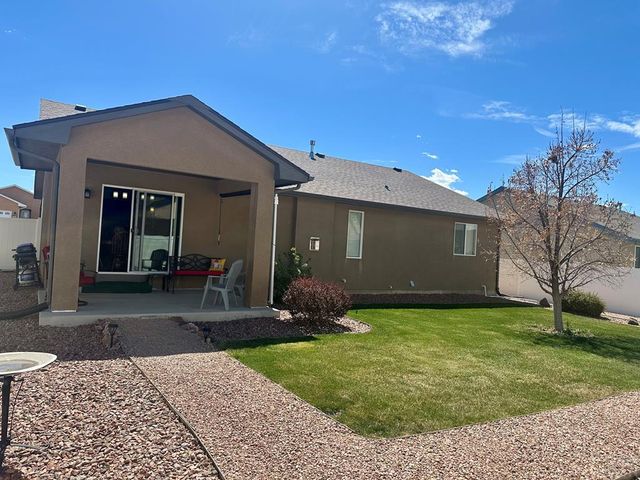 2321 Meadowlark Ln, Pueblo, CO 81008