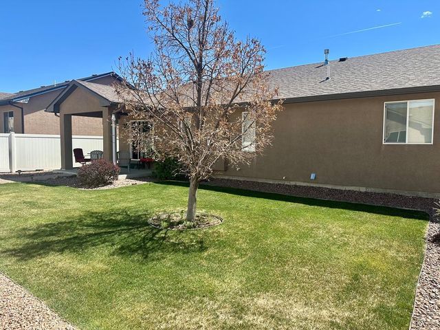 2321 Meadowlark Ln, Pueblo, CO 81008