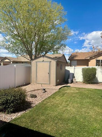 2321 Meadowlark Ln, Pueblo, CO 81008
