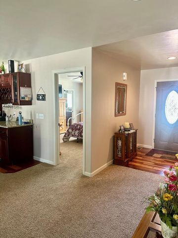 2321 Meadowlark Ln, Pueblo, CO 81008