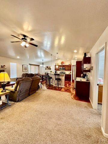 2321 Meadowlark Ln, Pueblo, CO 81008