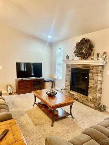 2321 Meadowlark Ln, Pueblo, CO 81008