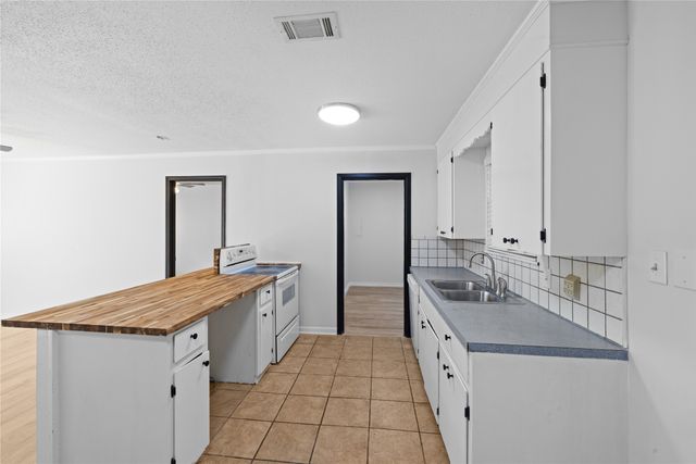 417 Carroll Avenue, Wake Village, TX 75501