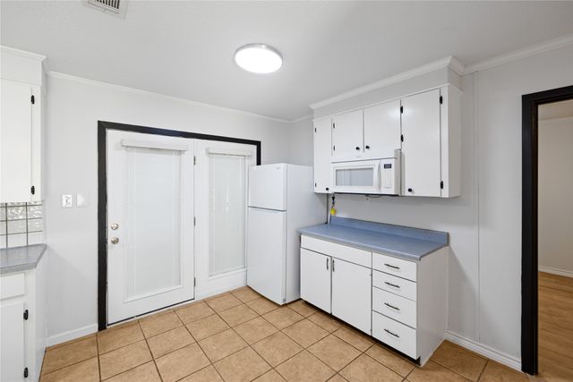 417 Carroll Avenue, Wake Village, TX 75501