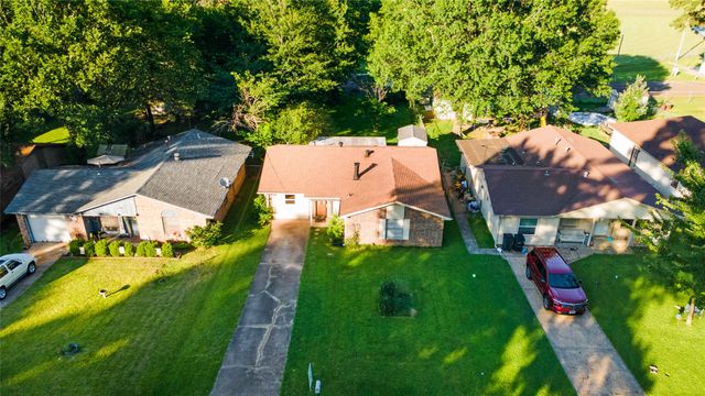 417 Carroll Avenue, Wake Village, TX 75501