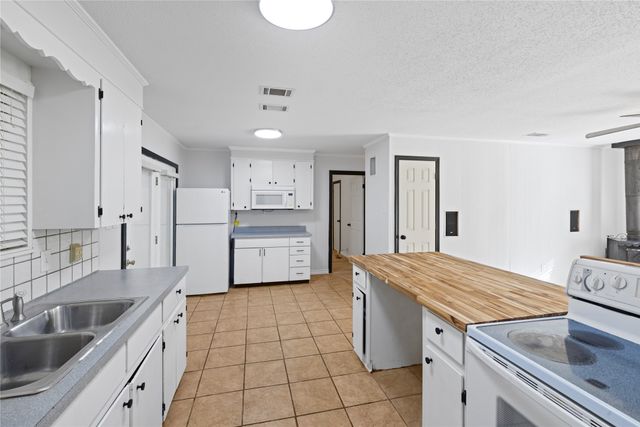 417 Carroll Avenue, Wake Village, TX 75501