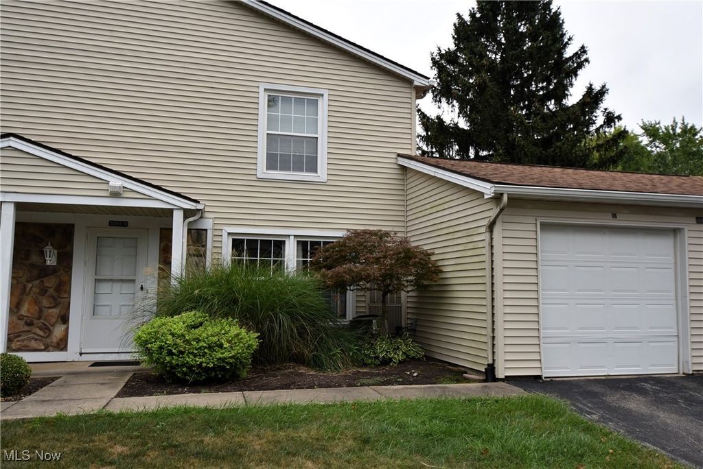 3093 Ivy Hill Circle D, Cortland, OH 44410