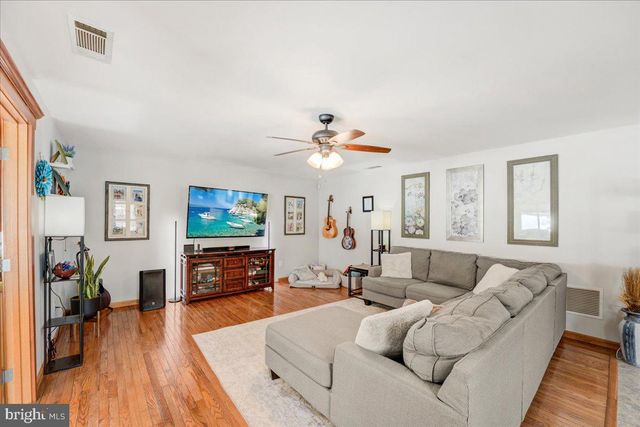 115 CRESTVIEW AVE E, Galloway, NJ 08205