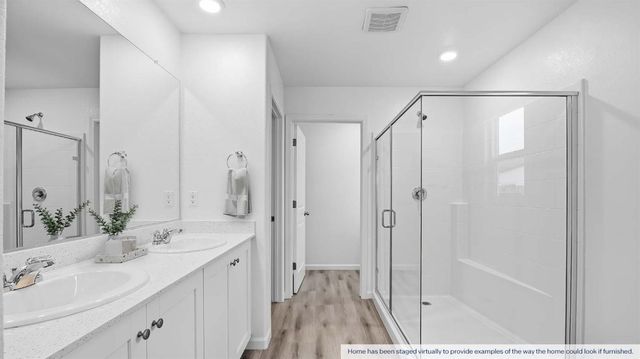 1650 Pacific Dr, Los Banos, CA 93635