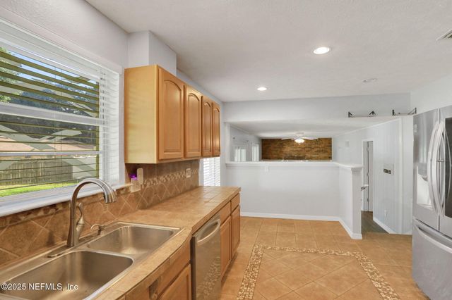 10825 EXECUTIVE Drive, Jacksonville, FL 32225