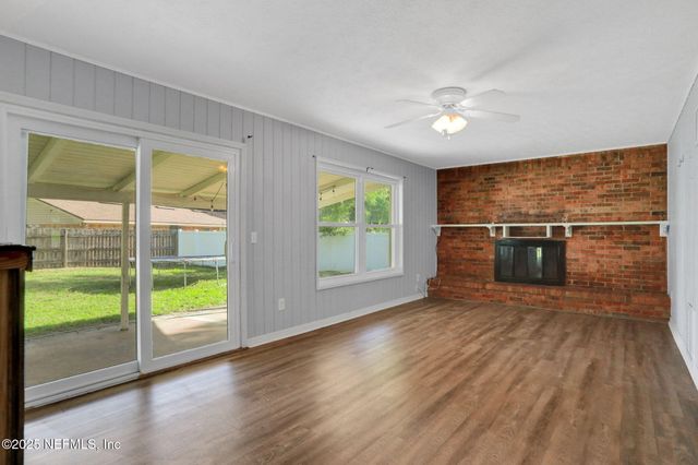 10825 EXECUTIVE Drive, Jacksonville, FL 32225