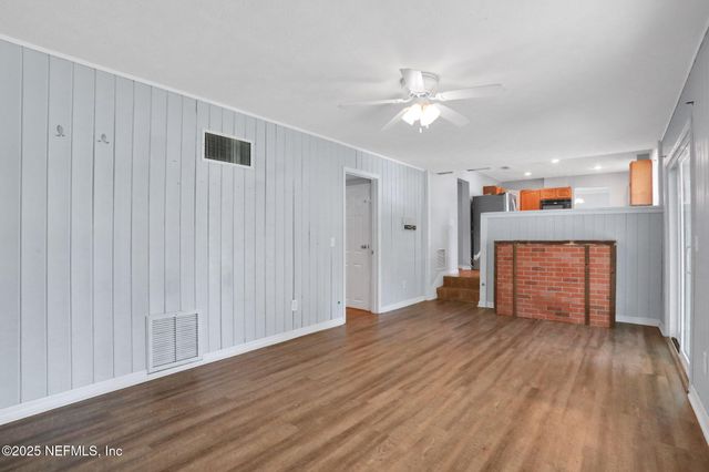10825 EXECUTIVE Drive, Jacksonville, FL 32225