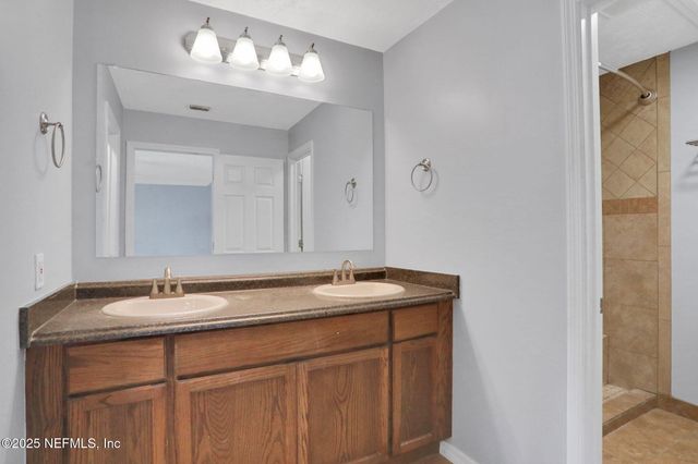 10825 EXECUTIVE Drive, Jacksonville, FL 32225