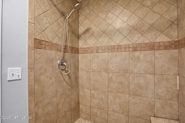 10825 EXECUTIVE Drive, Jacksonville, FL 32225