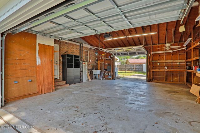 10825 EXECUTIVE Drive, Jacksonville, FL 32225