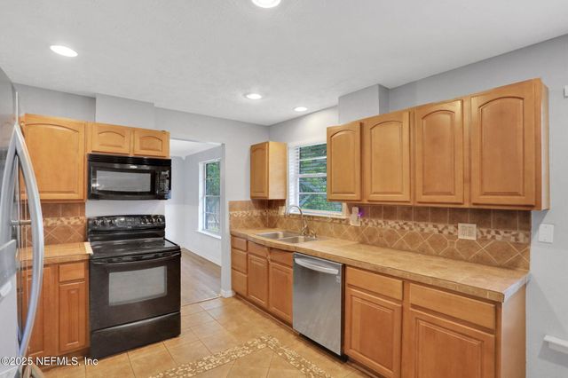 10825 EXECUTIVE Drive, Jacksonville, FL 32225