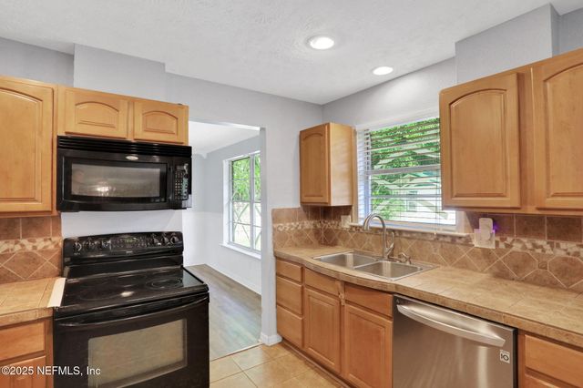 10825 EXECUTIVE Drive, Jacksonville, FL 32225