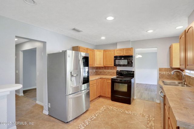 10825 EXECUTIVE Drive, Jacksonville, FL 32225