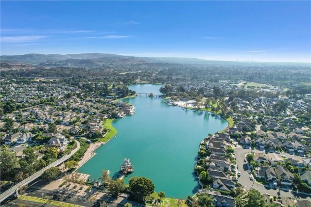 88 Greenmoor, Irvine, CA 92614