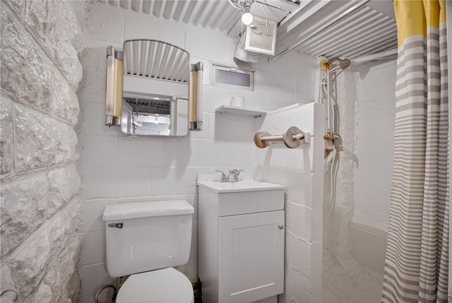 611 Montview St, Observatory Hill, PA 15214