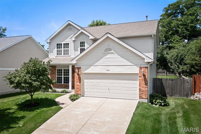 1131 Harwood Road, Des Peres, MO 63131