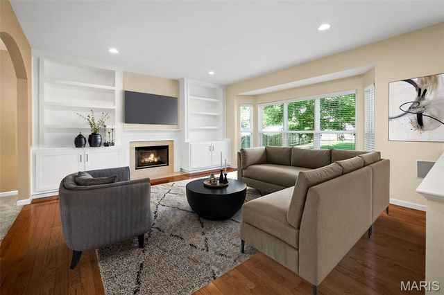 1131 Harwood Road, Des Peres, MO 63131