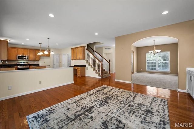 1131 Harwood Road, Des Peres, MO 63131