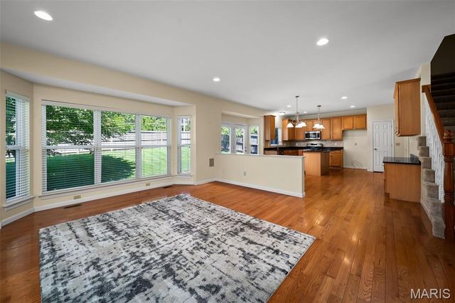 1131 Harwood Road, Des Peres, MO 63131
