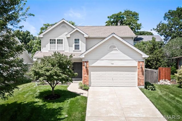 1131 Harwood Road, Des Peres, MO 63131