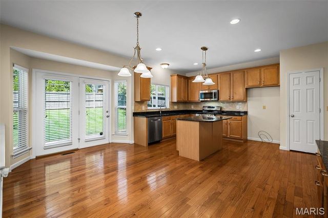 1131 Harwood Road, Des Peres, MO 63131