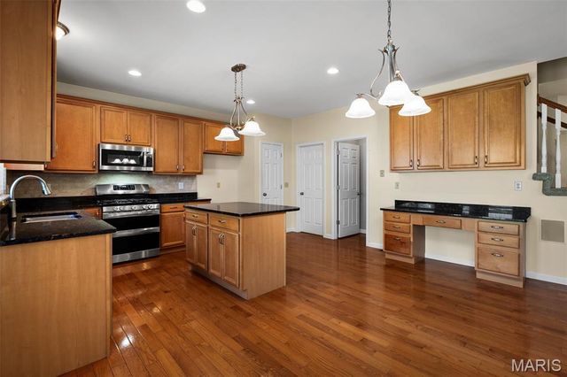1131 Harwood Road, Des Peres, MO 63131