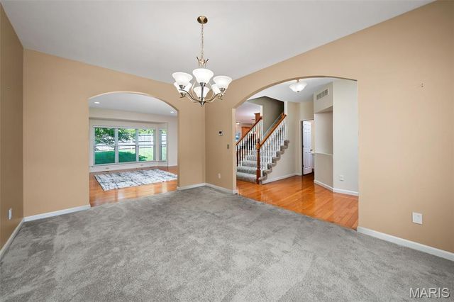 1131 Harwood Road, Des Peres, MO 63131