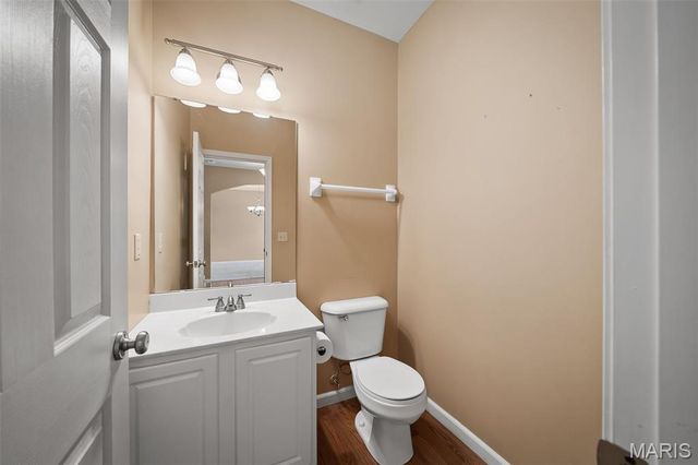 1131 Harwood Road, Des Peres, MO 63131