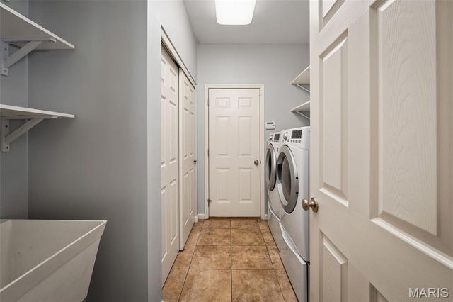 1131 Harwood Road, Des Peres, MO 63131