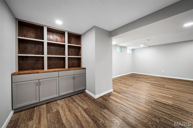 1131 Harwood Road, Des Peres, MO 63131