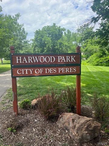 1131 Harwood Road, Des Peres, MO 63131