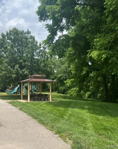 1131 Harwood Road, Des Peres, MO 63131