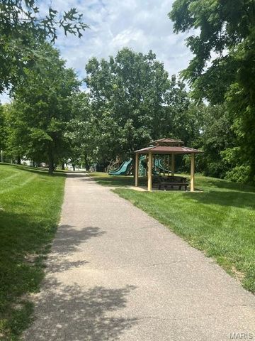 1131 Harwood Road, Des Peres, MO 63131